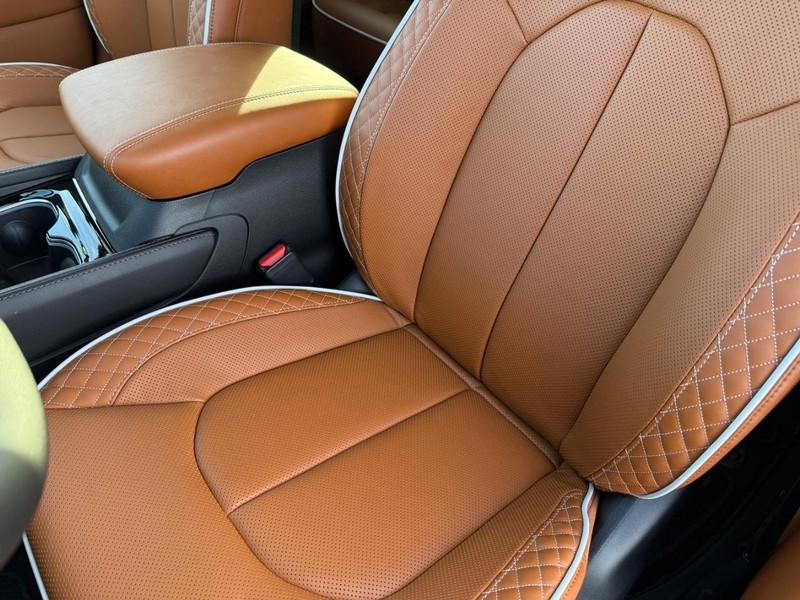 Chrysler Pacifica Vehicle Full-screen Gallery Image 31