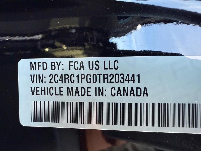 Chrysler Pacifica Vehicle Full-screen Gallery Image 32