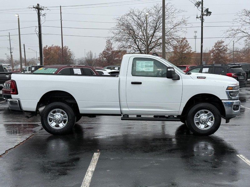Ram 2500 Vehicle Full-screen Gallery Image 2