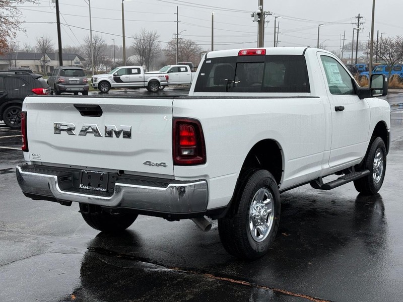 Ram 2500 Vehicle Full-screen Gallery Image 3