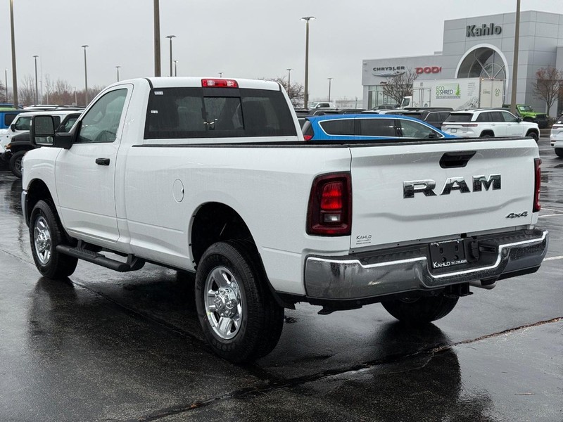 Ram 2500 Vehicle Full-screen Gallery Image 5