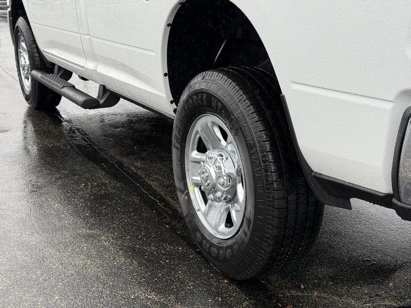 Ram 2500 Vehicle Full-screen Gallery Image 6