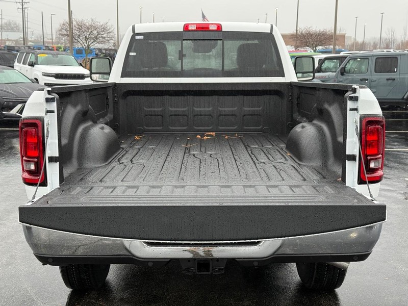 Ram 2500 Vehicle Full-screen Gallery Image 7