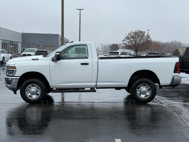 Ram 2500 Vehicle Full-screen Gallery Image 8