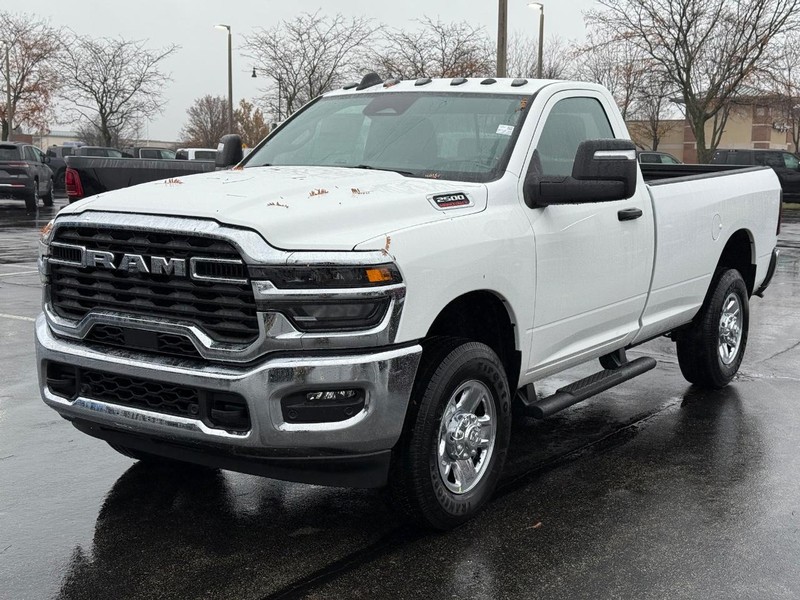 Ram 2500 Vehicle Full-screen Gallery Image 9