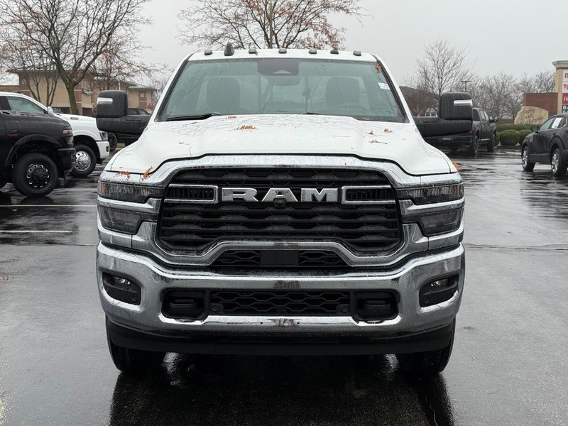 Ram 2500 Vehicle Full-screen Gallery Image 10