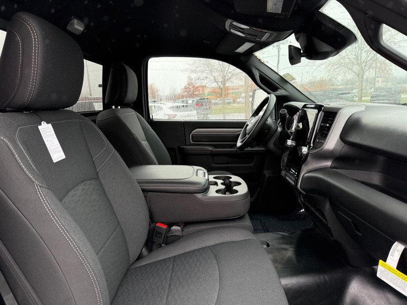 Ram 2500 Vehicle Full-screen Gallery Image 11