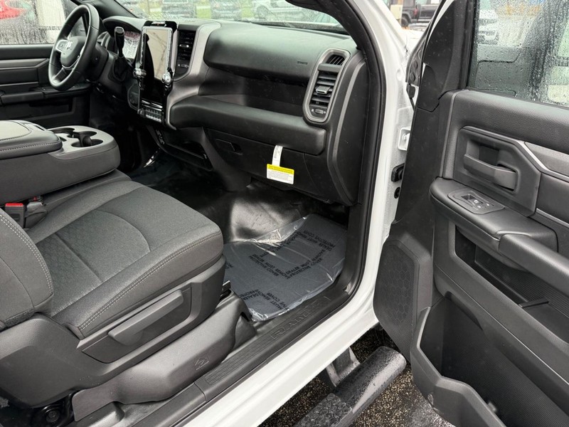 Ram 2500 Vehicle Full-screen Gallery Image 12