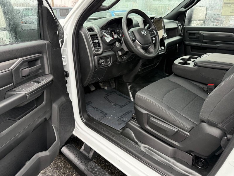 Ram 2500 Vehicle Full-screen Gallery Image 14