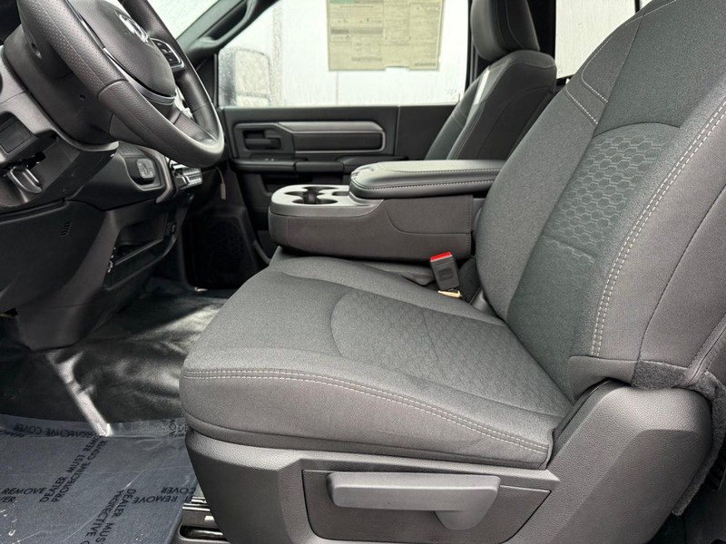 Ram 2500 Vehicle Full-screen Gallery Image 15