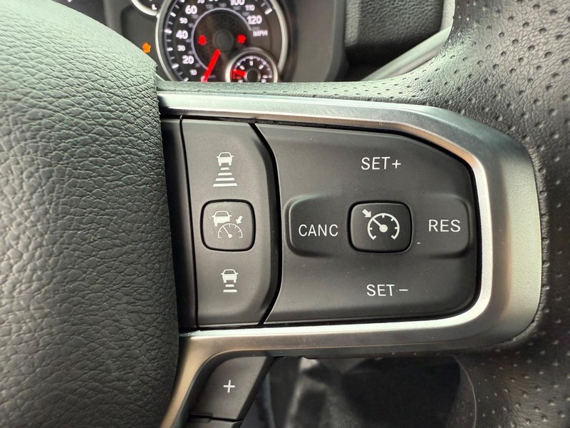 Ram 2500 Vehicle Full-screen Gallery Image 18