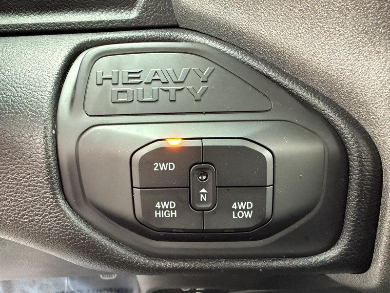 Ram 2500 Vehicle Full-screen Gallery Image 19