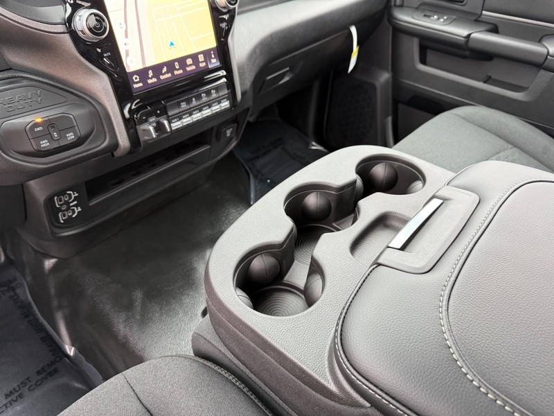 Ram 2500 Vehicle Full-screen Gallery Image 23