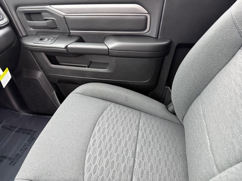 Ram 2500 Vehicle Full-screen Gallery Image 24