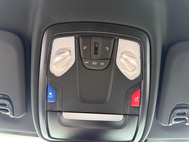 Ram 2500 Vehicle Full-screen Gallery Image 25