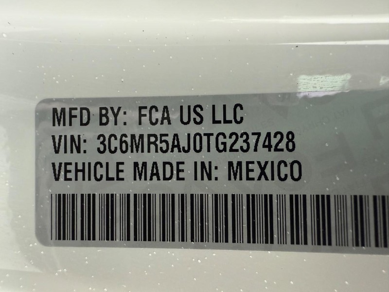 Ram 2500 Vehicle Full-screen Gallery Image 30