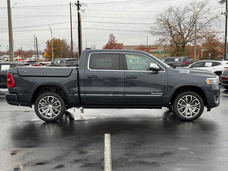 Ram 1500 Vehicle Full-screen Gallery Image 2