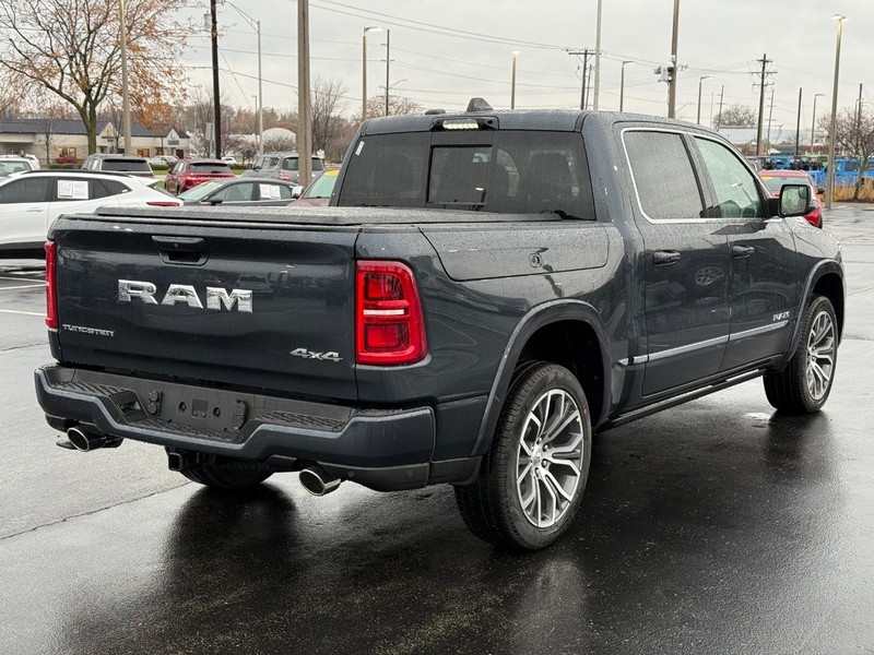 Ram 1500 Vehicle Full-screen Gallery Image 3