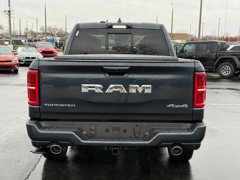 Ram 1500 Vehicle Full-screen Gallery Image 4