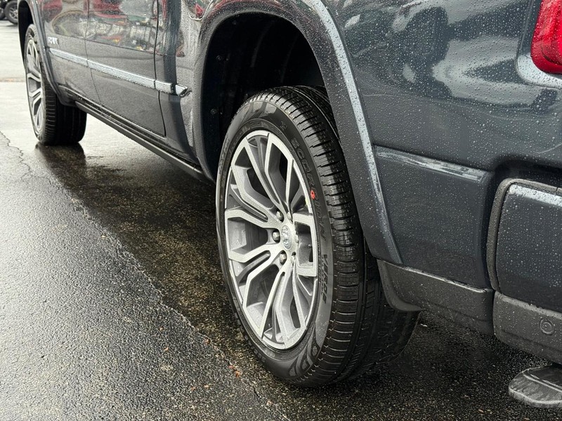 Ram 1500 Vehicle Full-screen Gallery Image 6