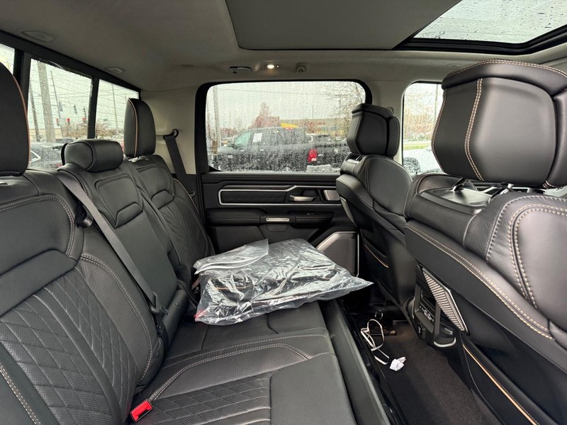 Ram 1500 Vehicle Full-screen Gallery Image 11