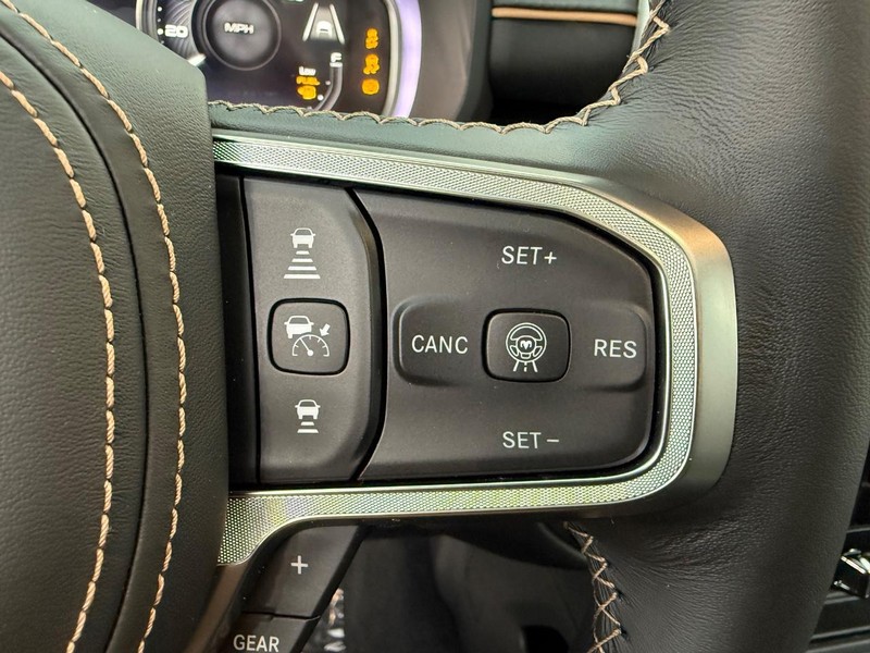 Ram 1500 Vehicle Full-screen Gallery Image 21