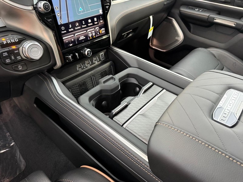 Ram 1500 Vehicle Full-screen Gallery Image 25