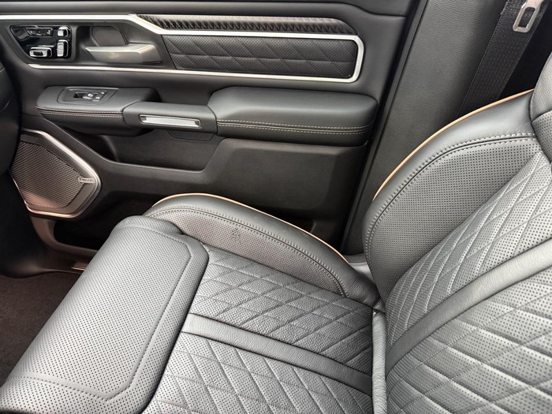 Ram 1500 Vehicle Full-screen Gallery Image 26