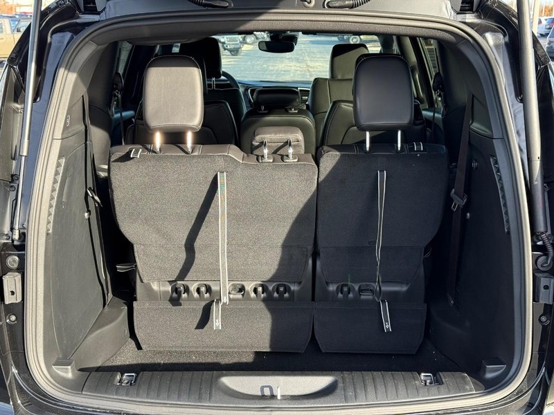 Chrysler Pacifica Vehicle Full-screen Gallery Image 7