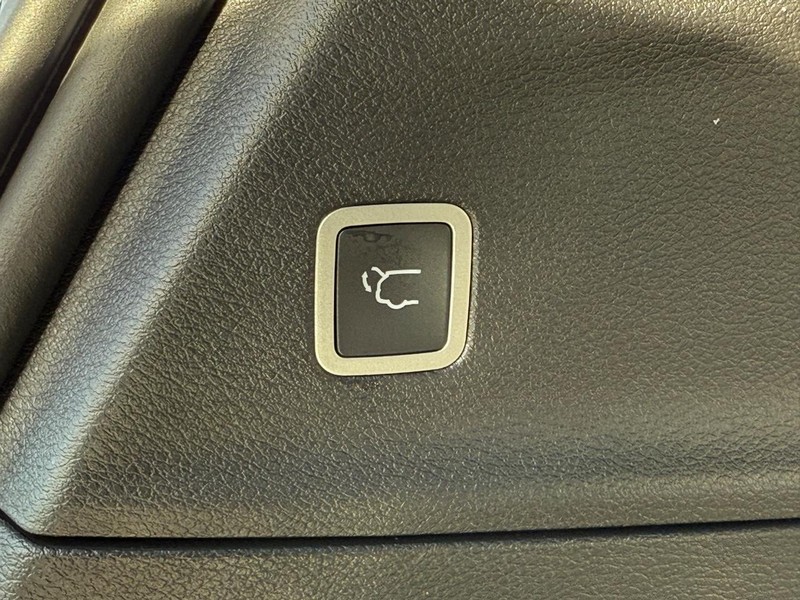 Chrysler Pacifica Vehicle Full-screen Gallery Image 8