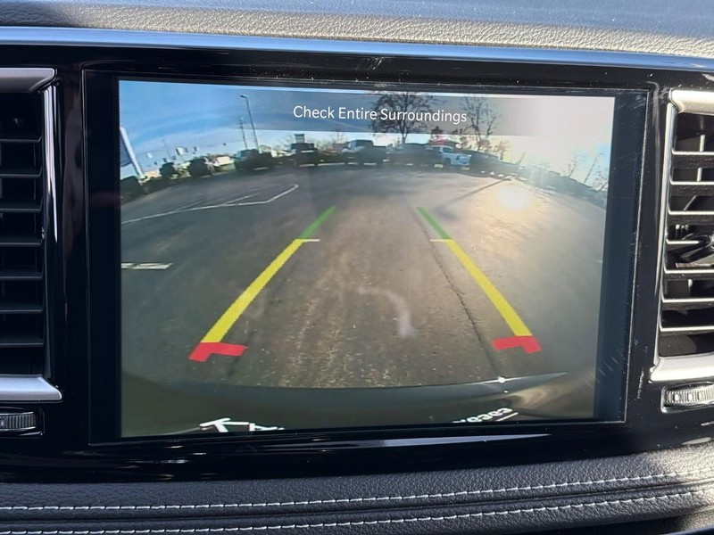 Chrysler Pacifica Vehicle Full-screen Gallery Image 25