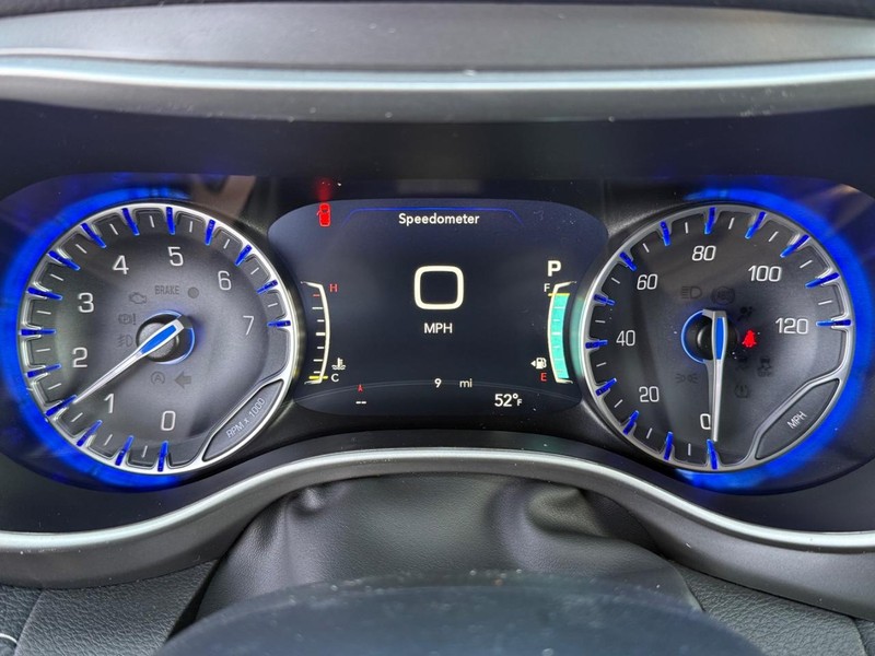 Chrysler Pacifica Vehicle Full-screen Gallery Image 29