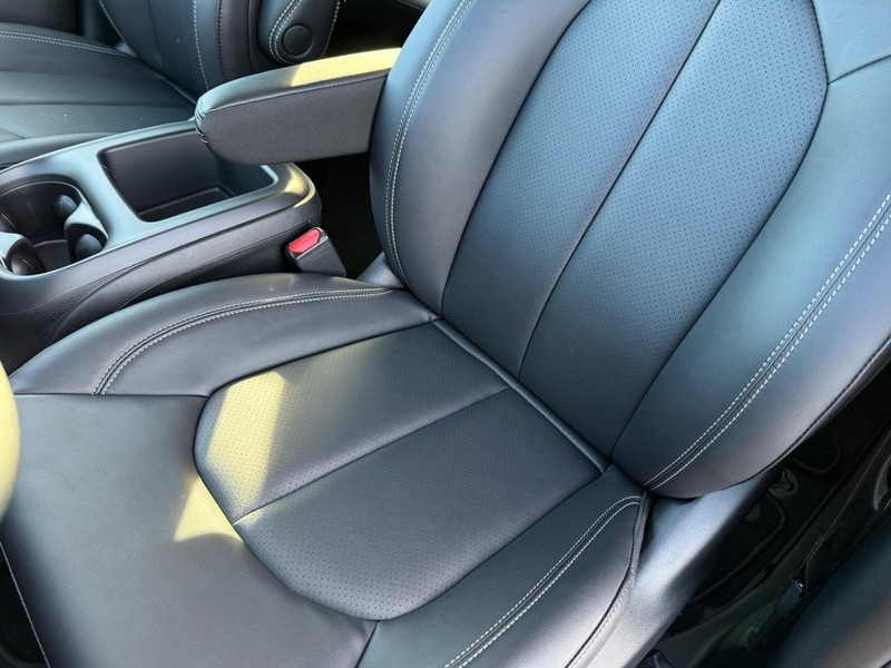 Chrysler Pacifica Vehicle Full-screen Gallery Image 31