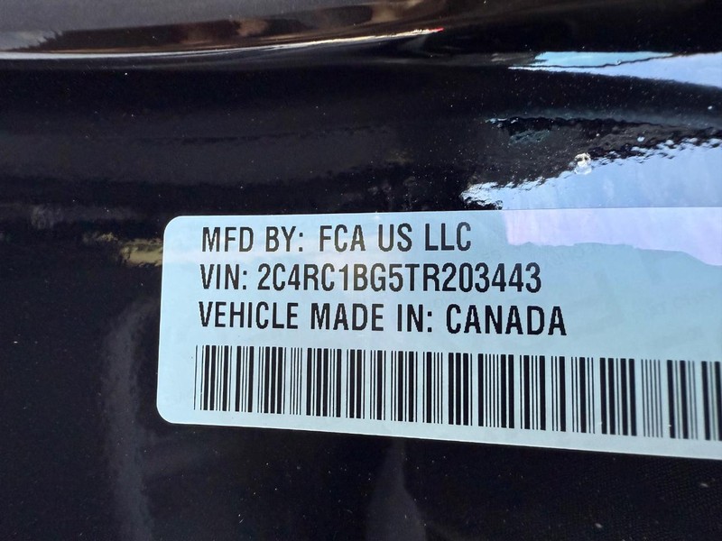 Chrysler Pacifica Vehicle Full-screen Gallery Image 32