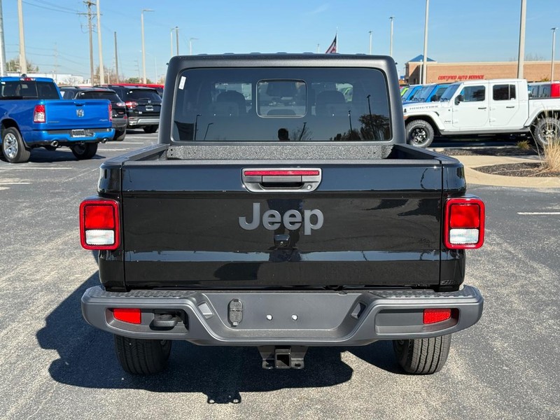 Jeep Gladiator Vehicle Full-screen Gallery Image 4