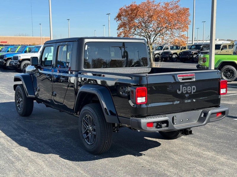 Jeep Gladiator Vehicle Full-screen Gallery Image 5