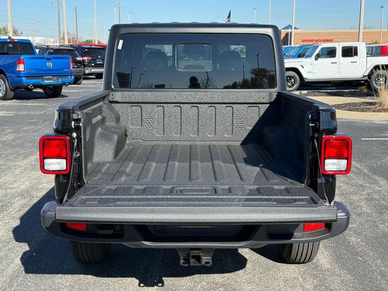 Jeep Gladiator Vehicle Full-screen Gallery Image 7