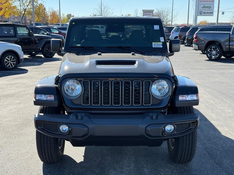 Jeep Gladiator Vehicle Full-screen Gallery Image 9
