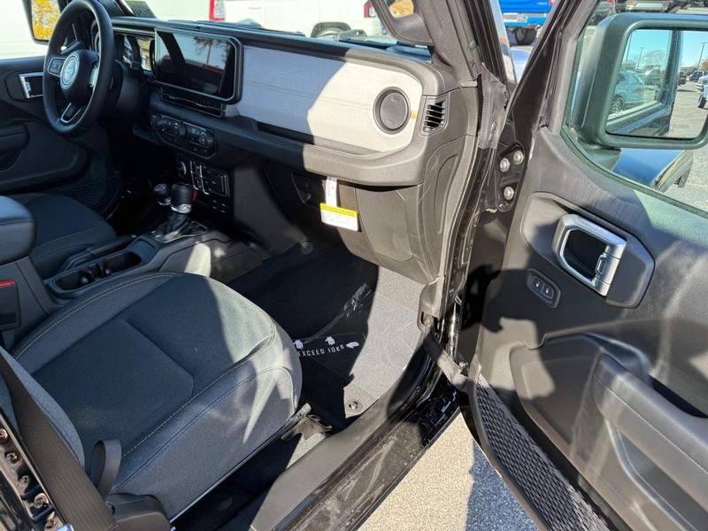 Jeep Gladiator Vehicle Full-screen Gallery Image 14