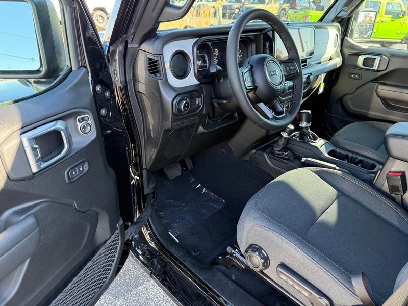 Jeep Gladiator Vehicle Full-screen Gallery Image 16