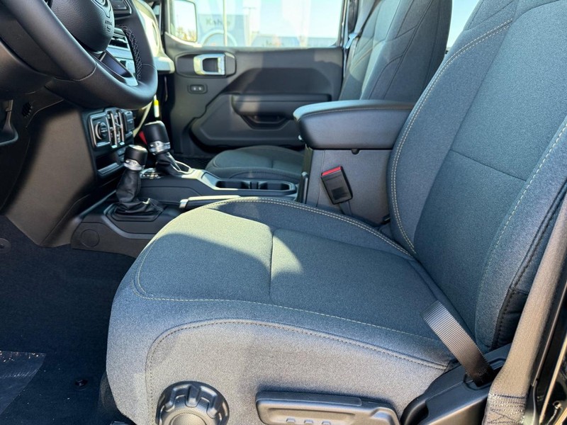 Jeep Gladiator Vehicle Full-screen Gallery Image 17