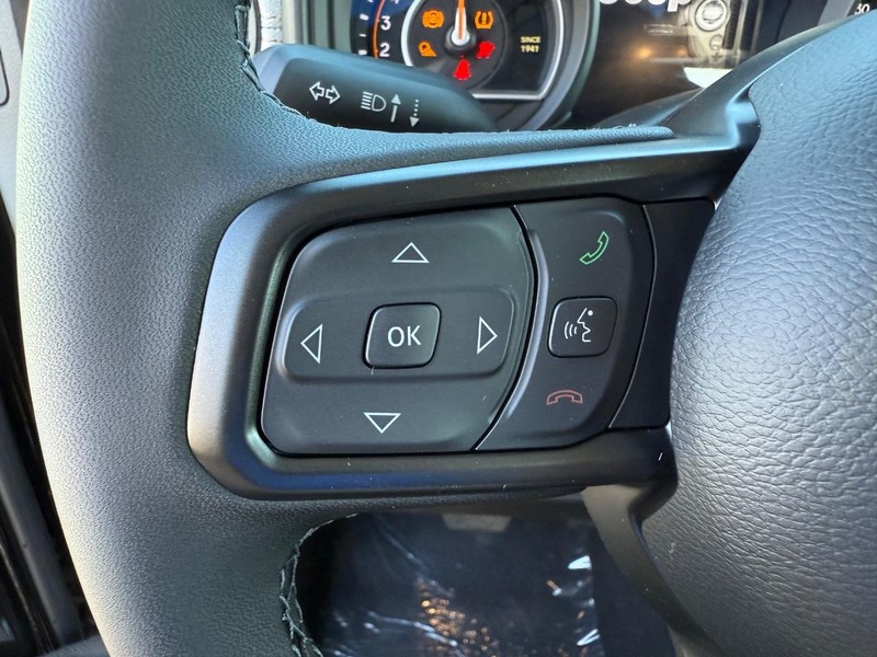 Jeep Gladiator Vehicle Full-screen Gallery Image 19