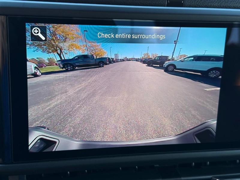 Jeep Gladiator Vehicle Full-screen Gallery Image 24