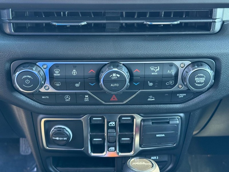 Jeep Gladiator Vehicle Full-screen Gallery Image 25