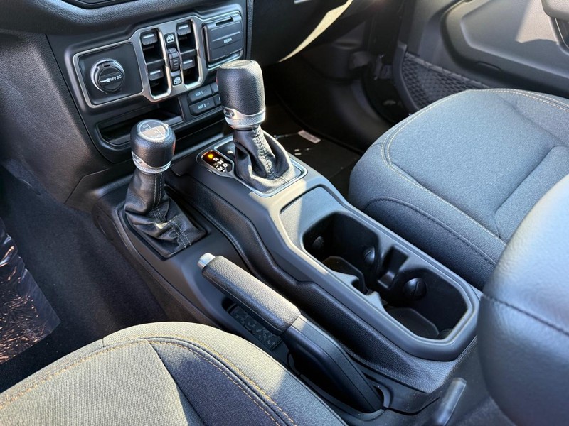 Jeep Gladiator Vehicle Full-screen Gallery Image 26