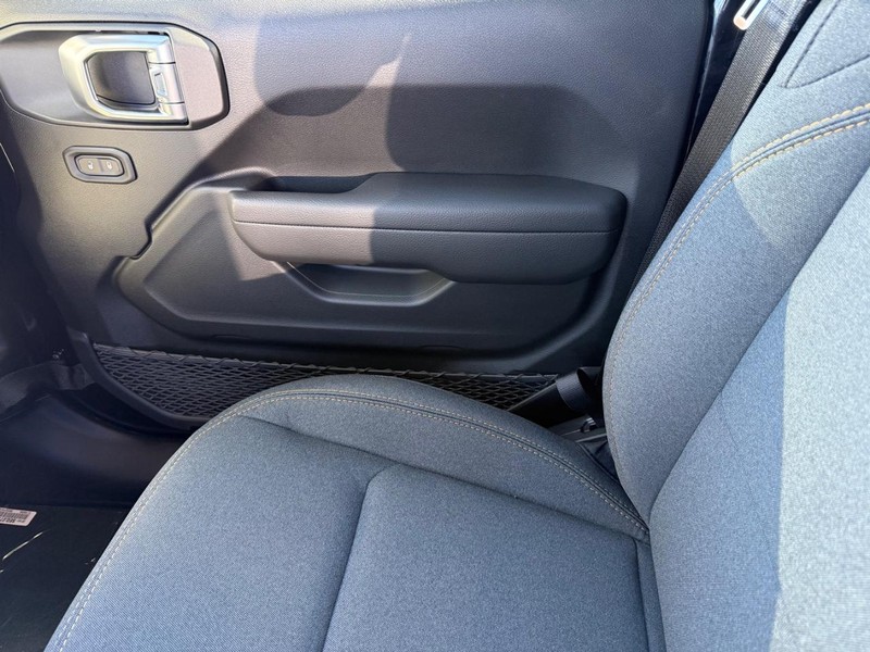 Jeep Gladiator Vehicle Full-screen Gallery Image 27