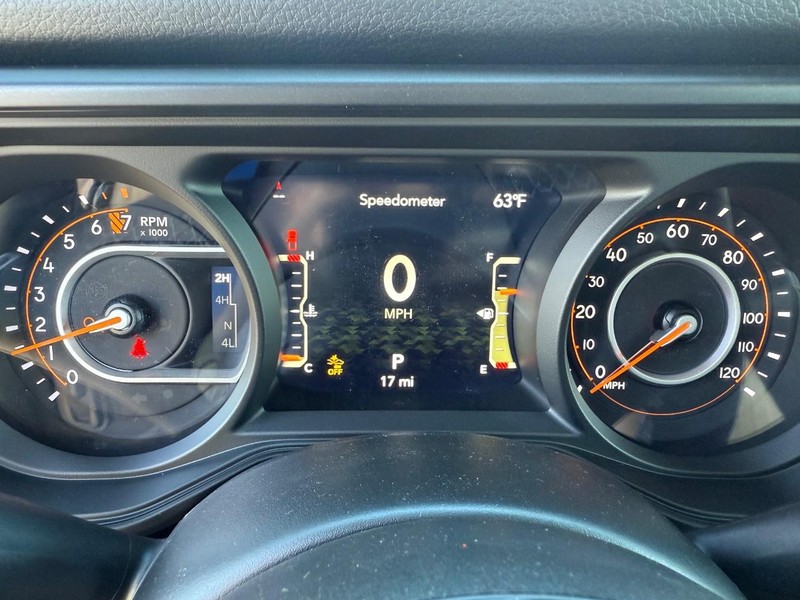 Jeep Gladiator Vehicle Full-screen Gallery Image 28