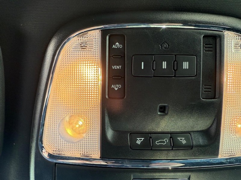 Dodge Durango Vehicle Full-screen Gallery Image 31