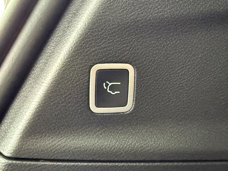 Chrysler Pacifica Vehicle Full-screen Gallery Image 8