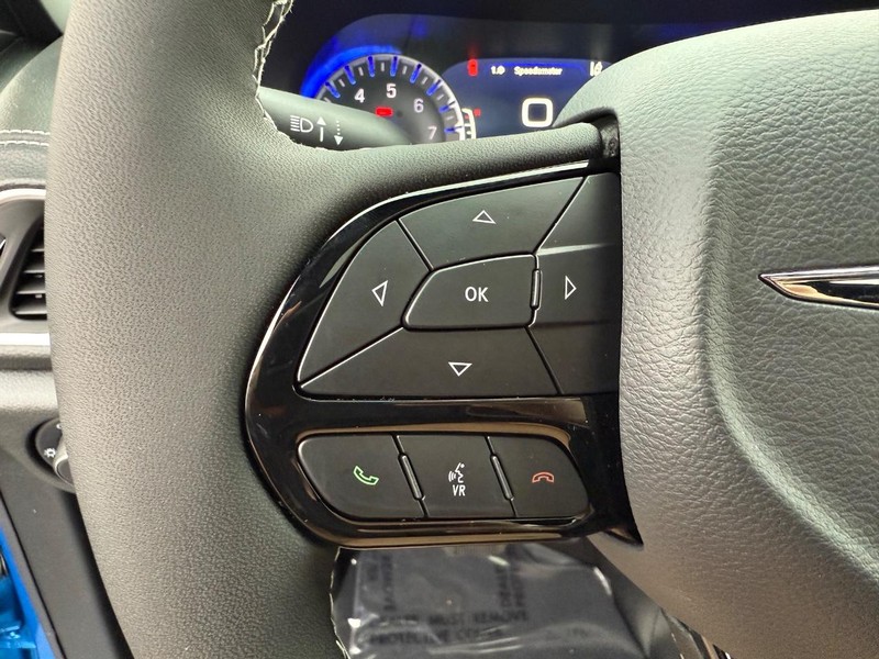 Chrysler Pacifica Vehicle Full-screen Gallery Image 23